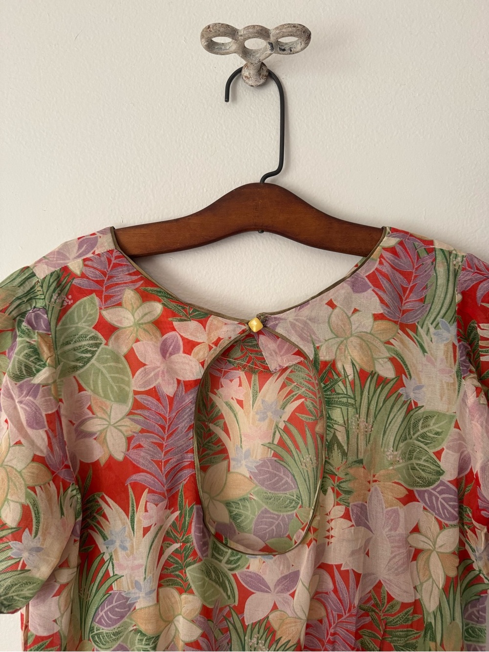 Vintage 1940s 50s Cotton Tropical Floral Keyhole Dress. - Picture 3 of 6